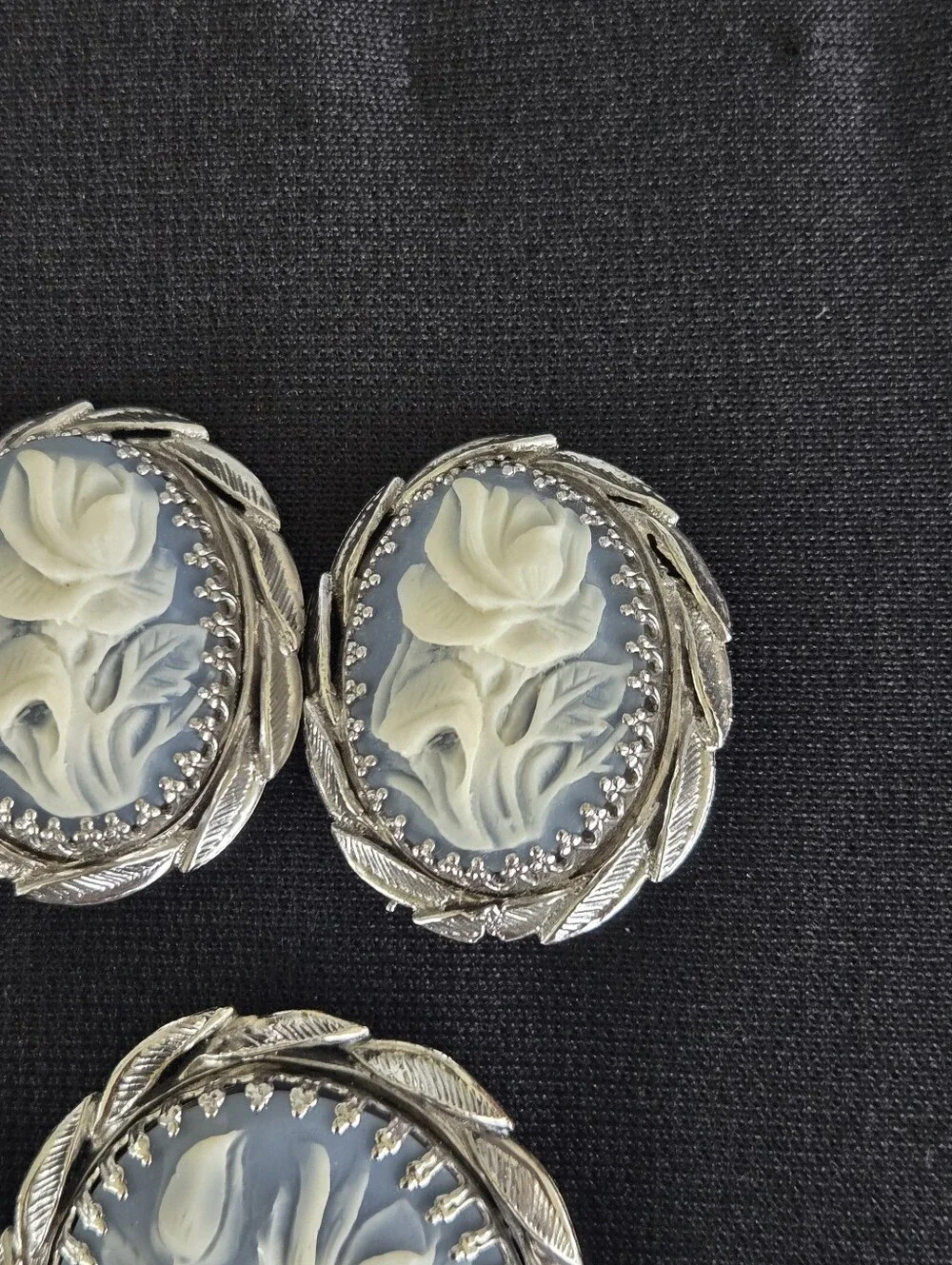 VTG 1960s Whiting & Davis Blue White Silver Floral Cameo & Earring Parure Set